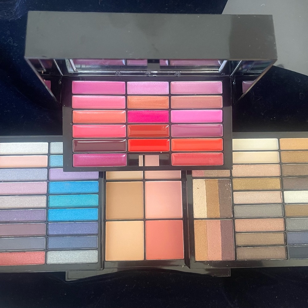 Lux Makeup Collection Kit - Picture 7 of 8